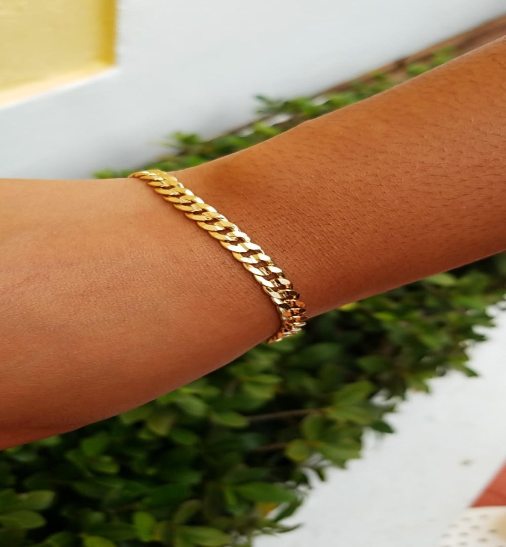 Fit For a Queen Gold Plated Bracelet - Trendznstuff